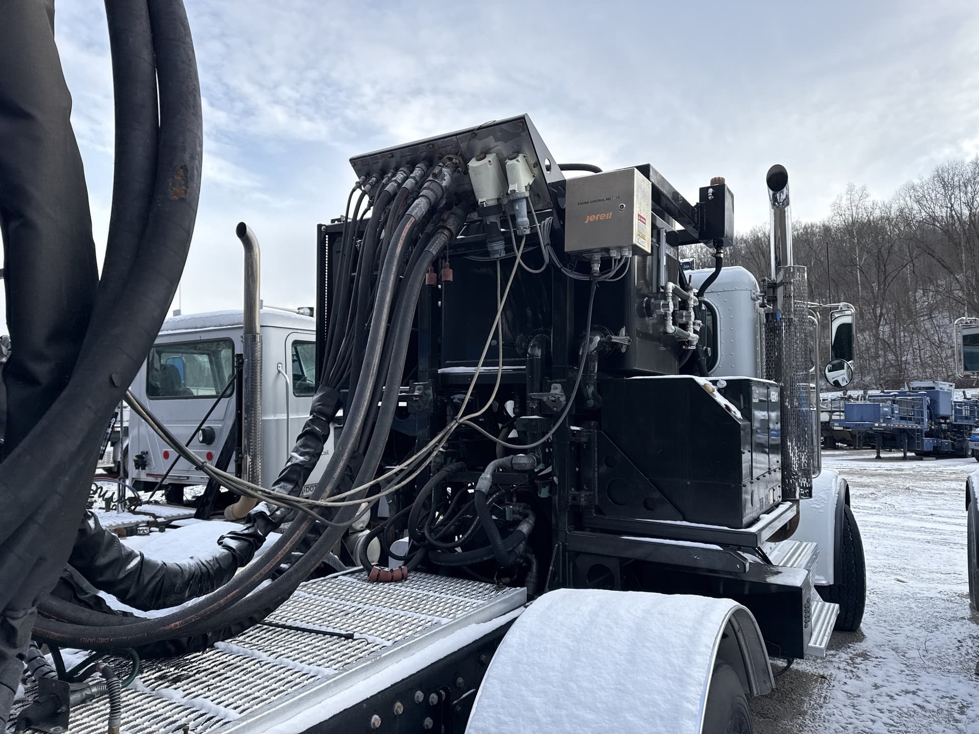 2013 Peterbilt 379 Tri-Drive with CTU Wetkit