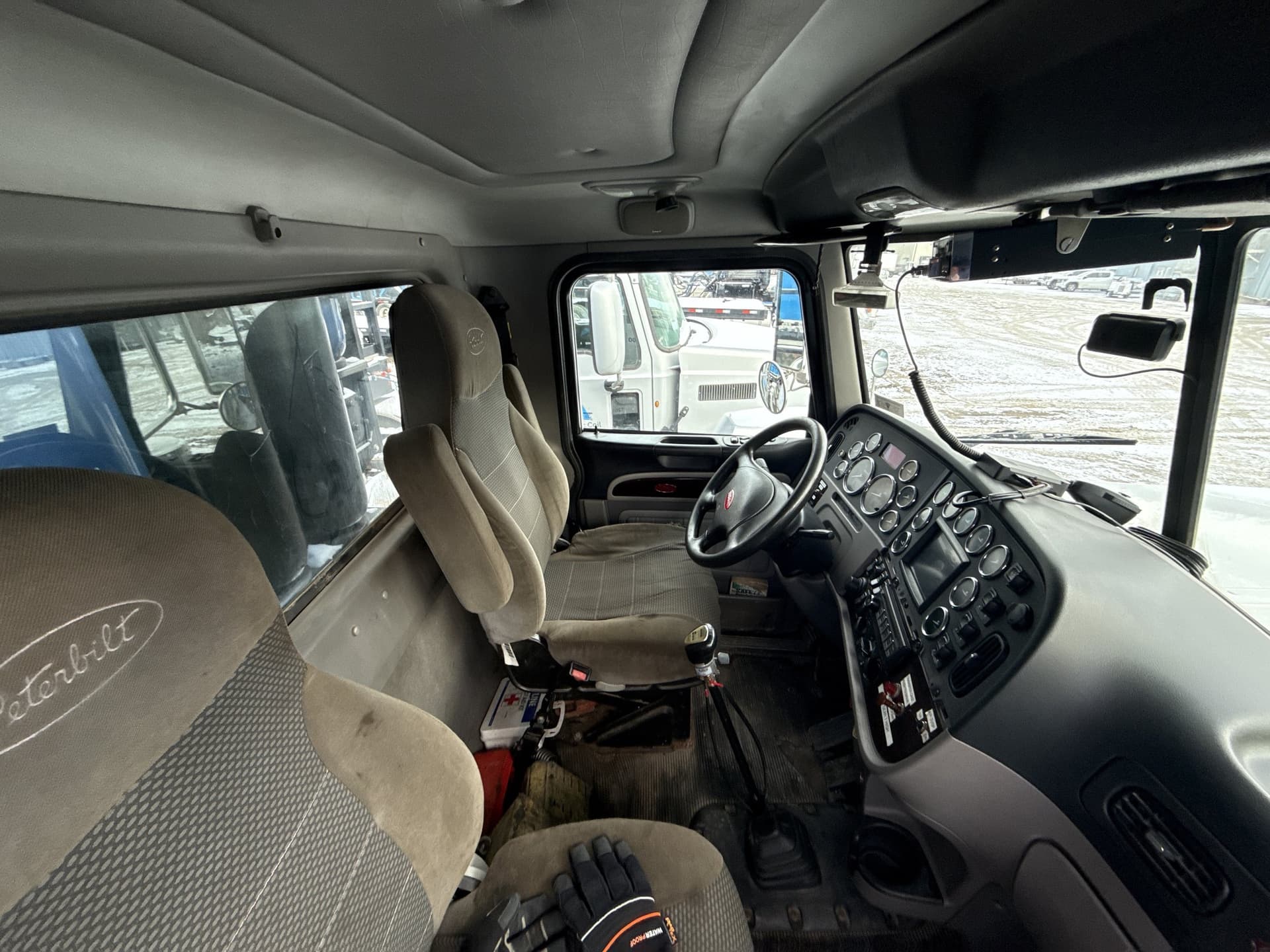 2013 Peterbilt 379 Tri-Drive with CTU Wetkit